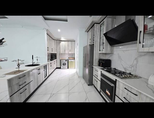 3 BEDROOM HOUSE FOR SALE IN VILLE D AFRIQUE